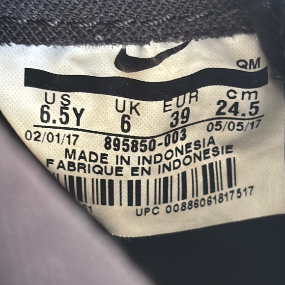 Nike Kids Black Suede High Tops. - Picture 6 of 9